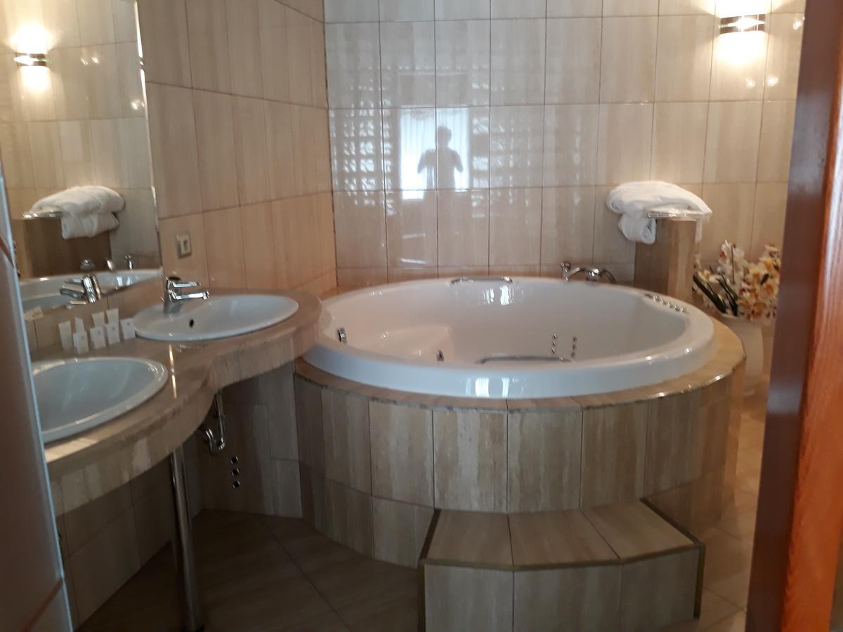 פז'יז'ינה Hotel Imperium מראה חיצוני תמונה